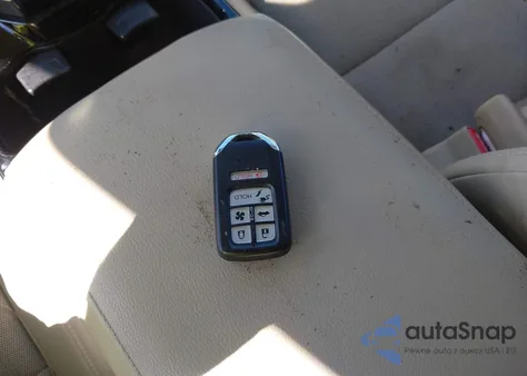 2018 Honda Clarity Plug-In Hybrid z USA, uszkodzony, nr VIN JHMZC5F1XJC006480